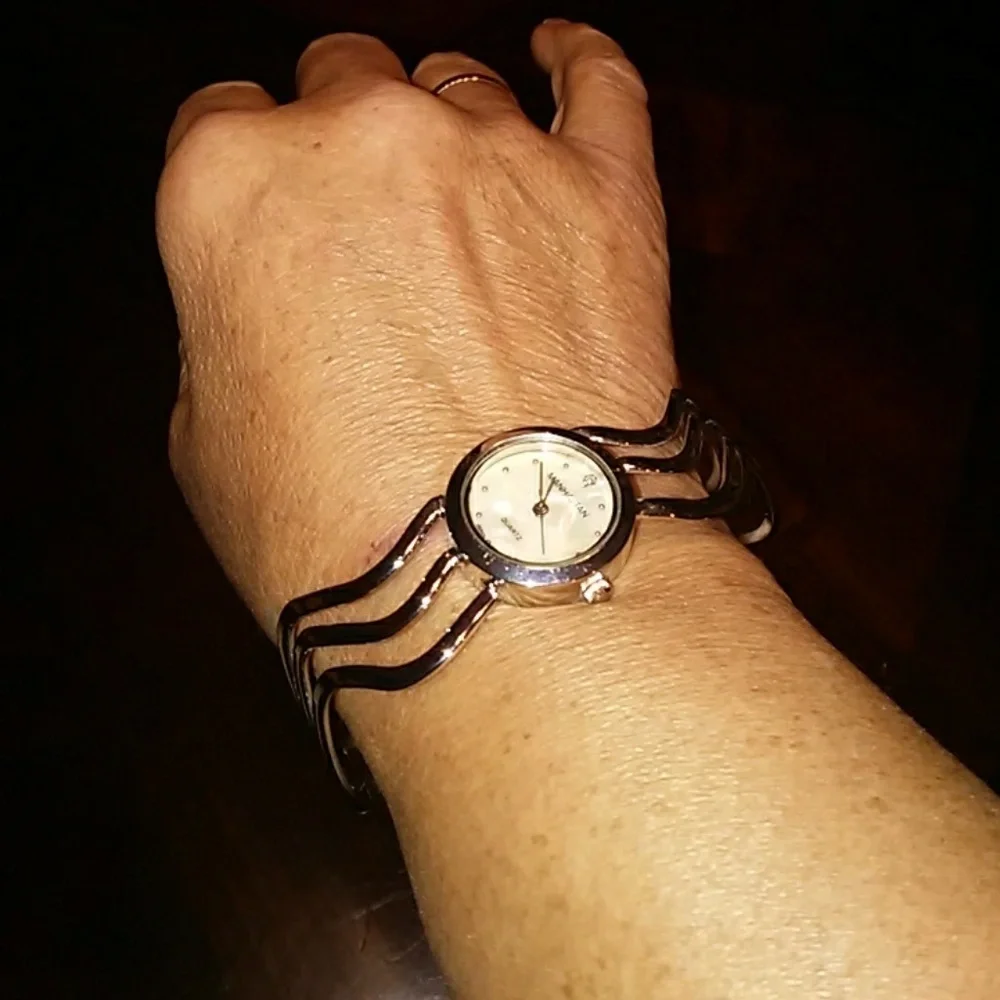 NWOT Women's Silvertone Watch Set